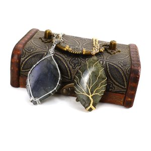 Labradorite Leaf-Pattern Necklace